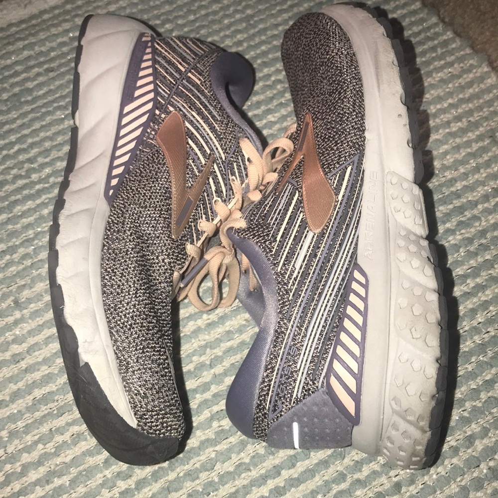 WOMENS BROOKS ADRENALINE 19